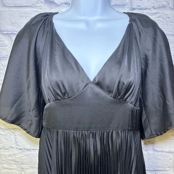 Baltic Born Aubree Accordion Pleated V-Neck A-Line Midi Dress Black Large NWT - Picture 9 of 16